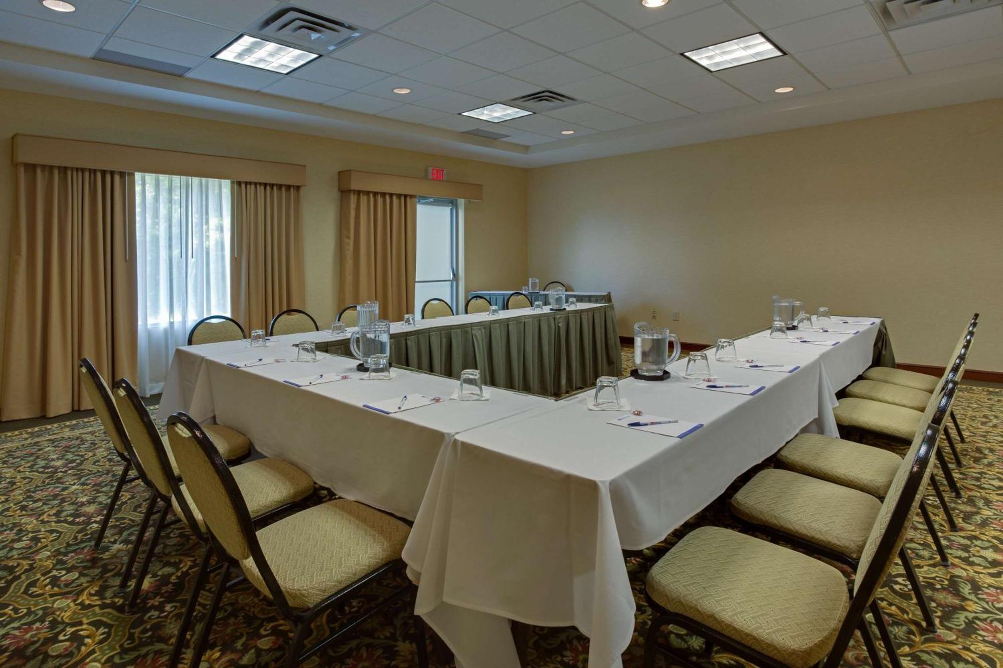 Hilton Garden Inn Cleveland Airport Fairview Park Екстериор снимка