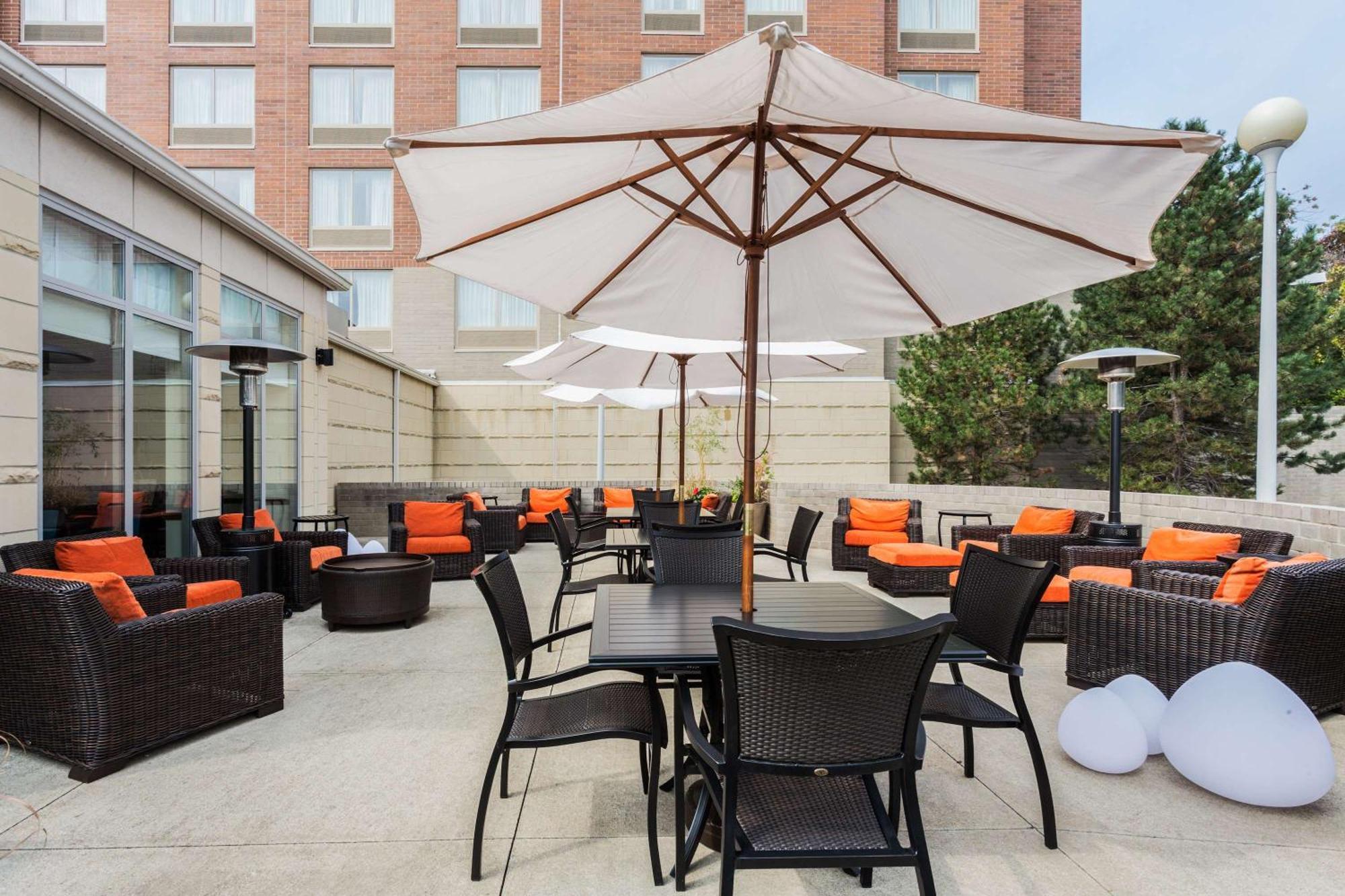 Hilton Garden Inn Cleveland Airport Fairview Park Екстериор снимка